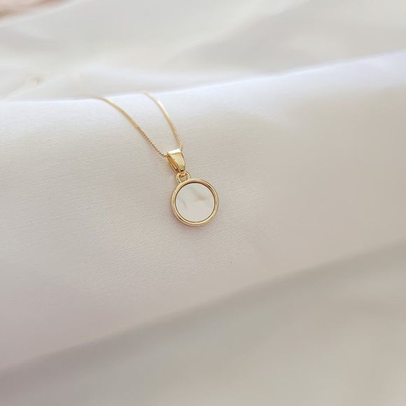 Gold Filled Box Chain Pearl Shell Medallion Pendant Necklace - Picture 3 of 5